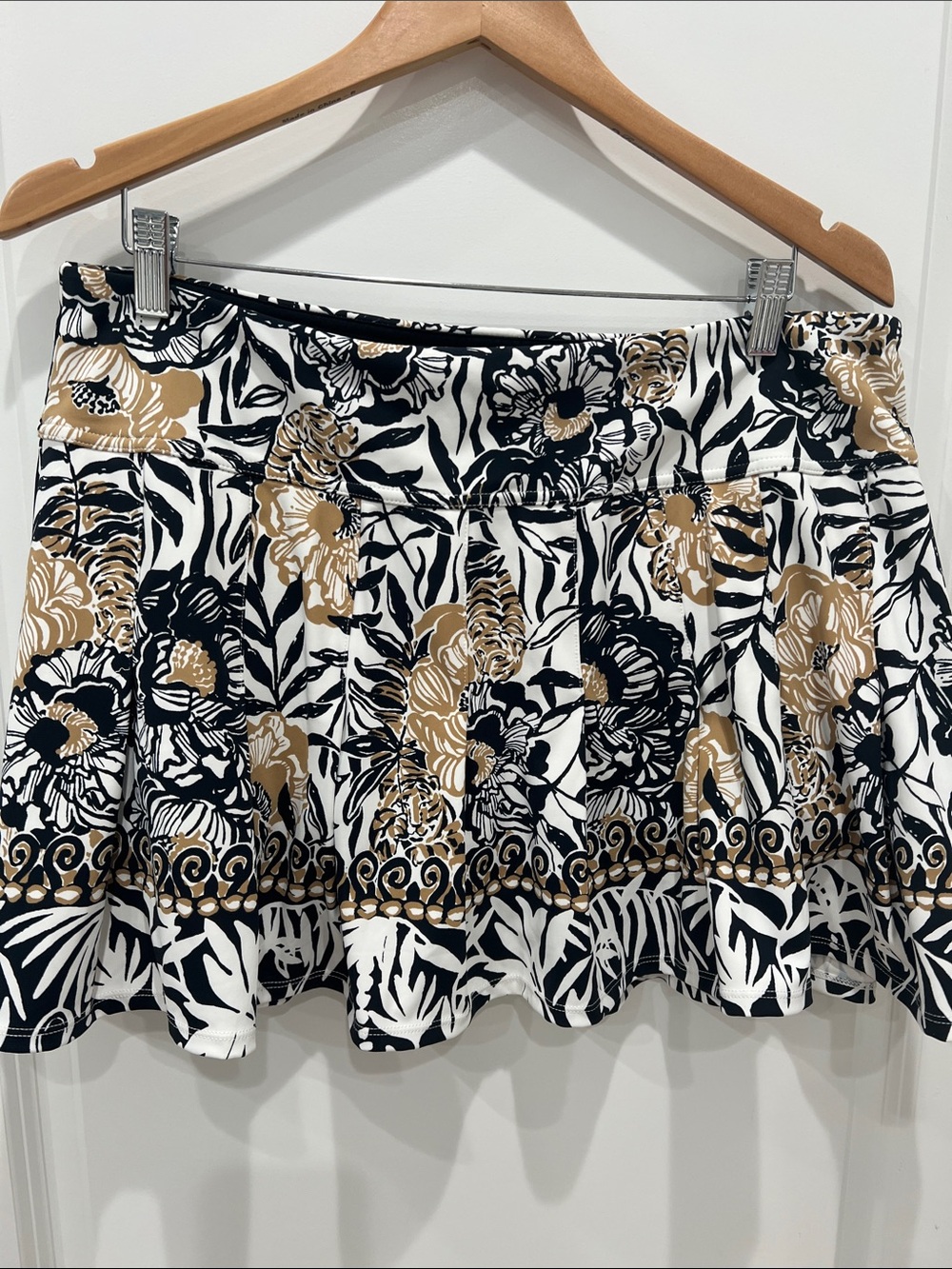 Lilly Pulitzer Black White and Gold Floral Skort Brand NEW